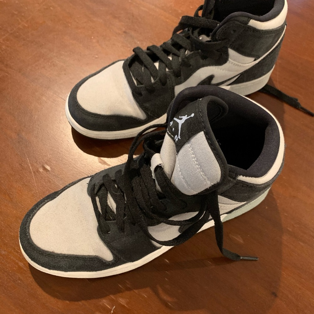 Air Jordan’s, excellent condition. Size 7Y,